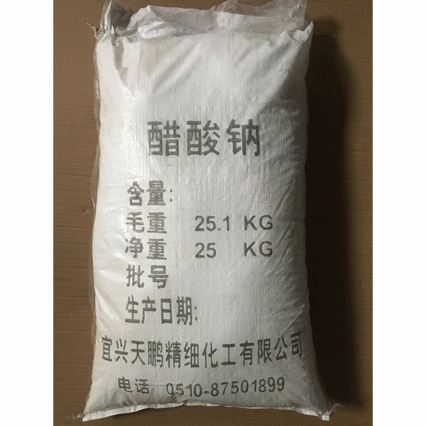 為了避免因吸濕性能過(guò)強產(chǎn)生色暈往往以醋酸鈉代替燒堿或是碳酸鉀